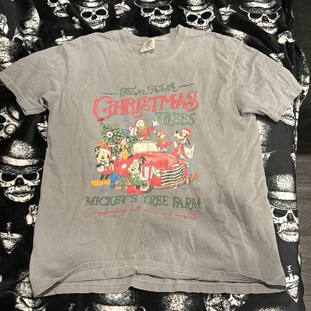 Christmas shirt with micky mouse gang on the front from comfort colors size L